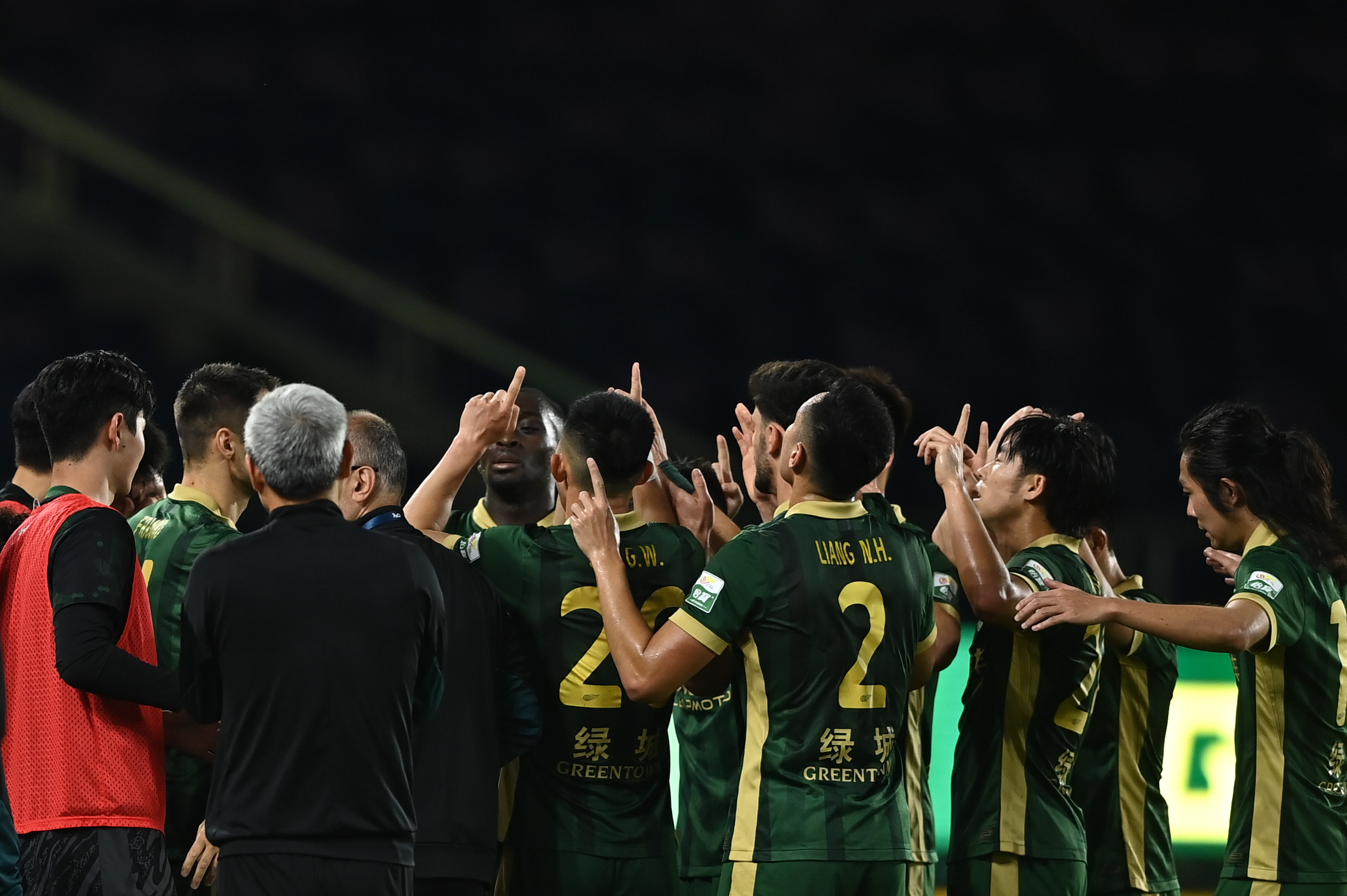 包含豪门足球赛事掀起高潮,各队实力纷呈的词条 包含豪门足球赛事掀起高潮,各队实力纷呈的词条