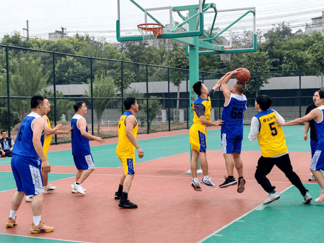 团队配合默契,篮球赛事展现精彩 团队配合默契,篮球赛事展现精彩