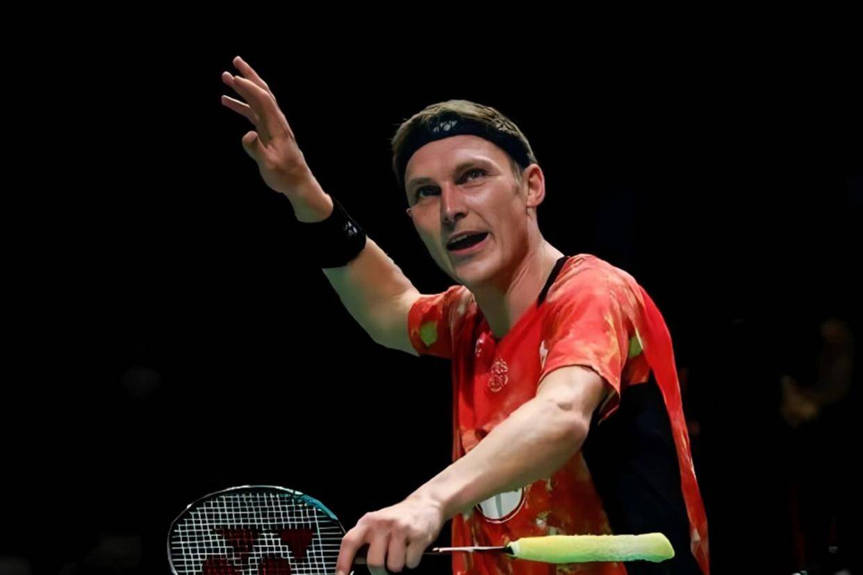 日本羽毛球队翻盘法国羽毛球队，安赛龙完成帽子戏法