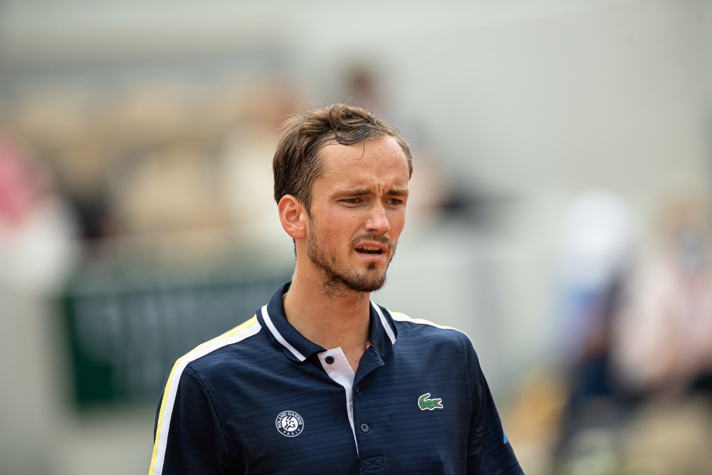 法网绝杀戴维斯杯，梅德韦杰夫惊艳四座